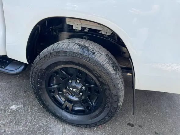 Toyota Hilux - Image 2