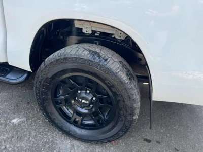 Toyota Hilux - Image 2