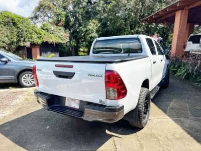 Toyota Hilux - Image 4