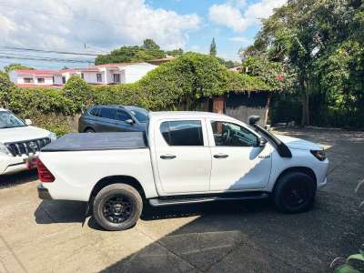 Toyota Hilux - Image 5