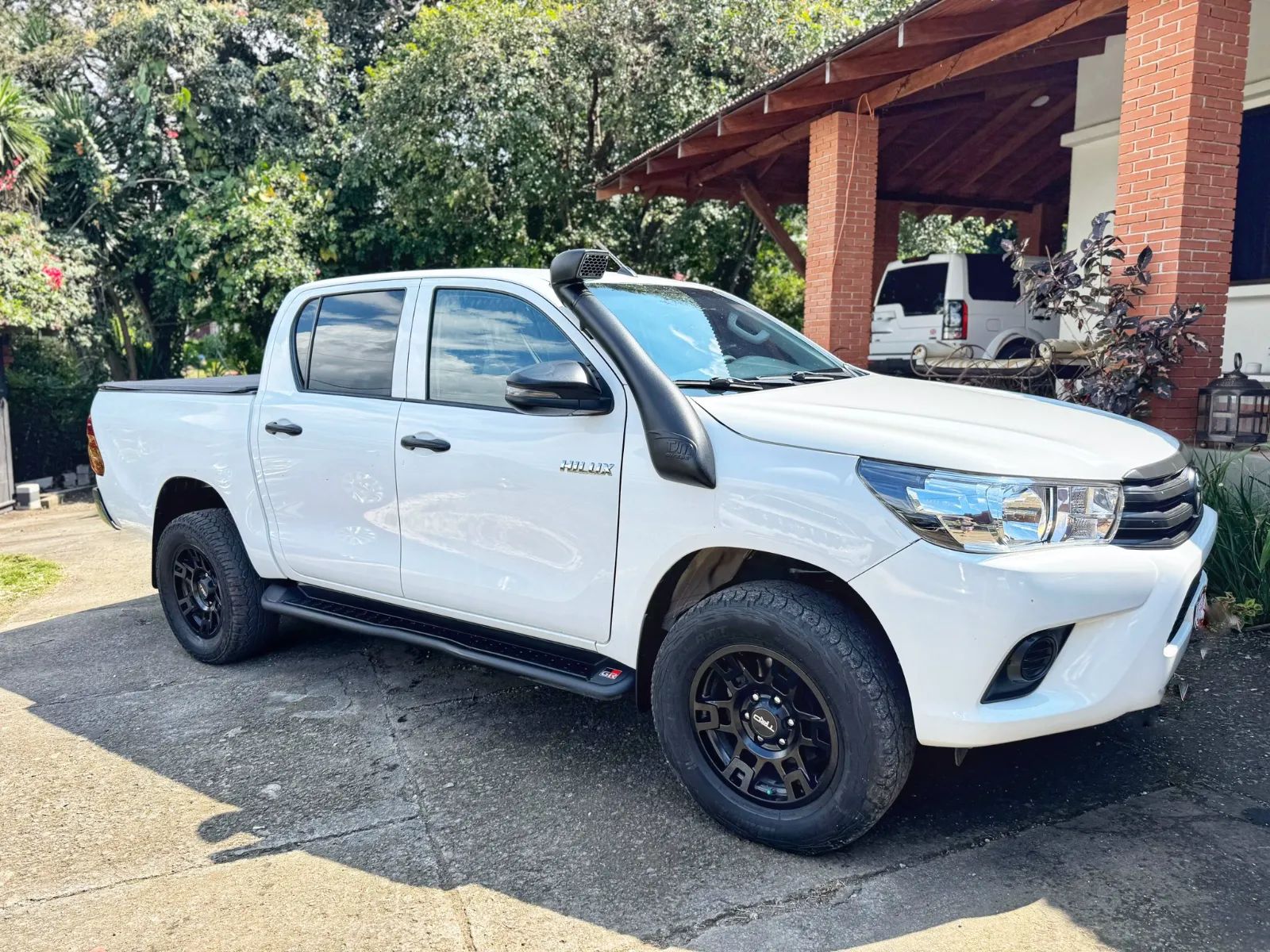 Toyota Hilux - Image 8