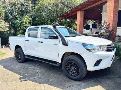 Toyota Hilux - Image 8