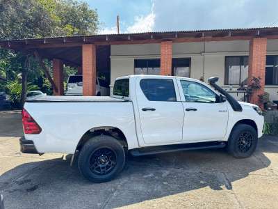 Toyota Hilux - Image 9