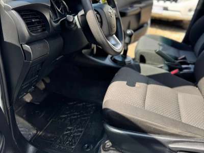 Toyota Hilux - Image 11