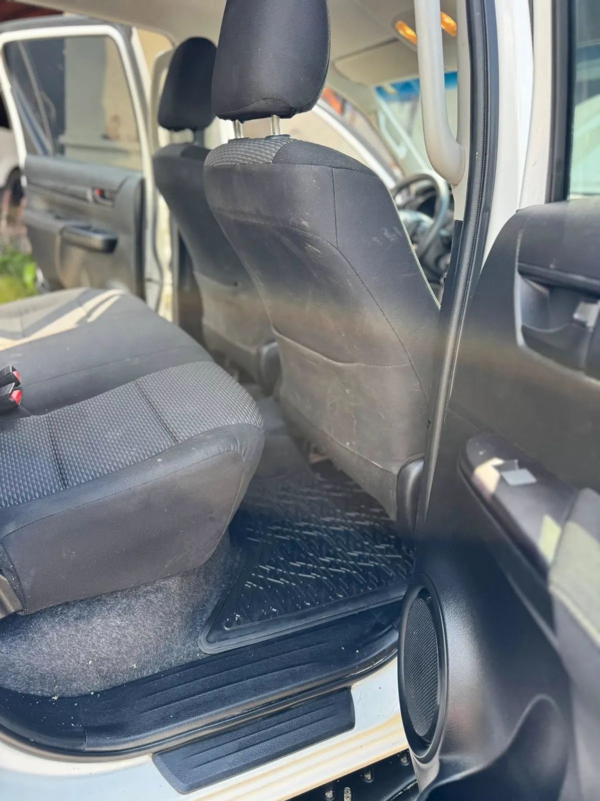 Toyota Hilux - Image 13
