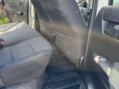 Toyota Hilux - Image 13