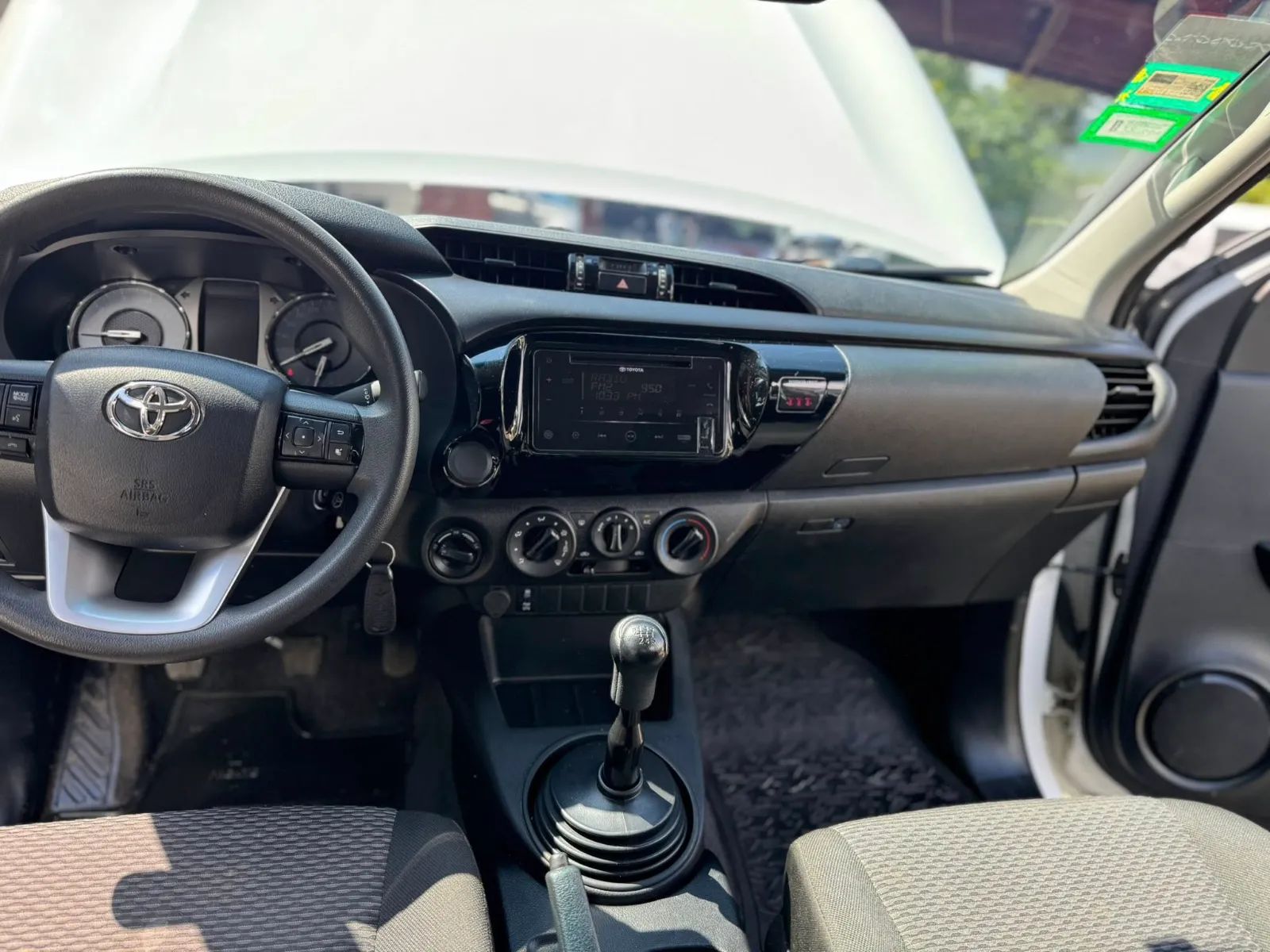 Toyota Hilux - Image 15
