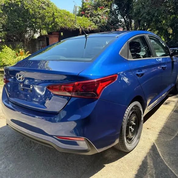 Hyundai Accent SE - Image 2