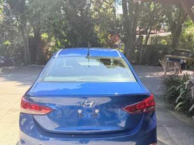 Hyundai Accent SE - Image 4
