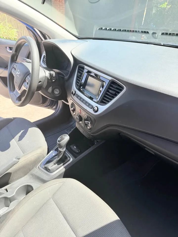 Hyundai Accent SE - Image 8