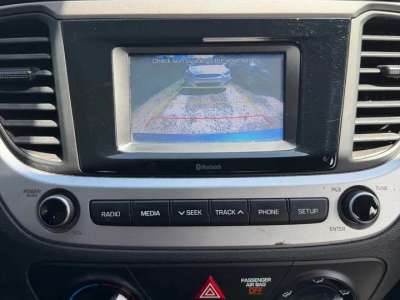 Hyundai Accent SE - Image 9