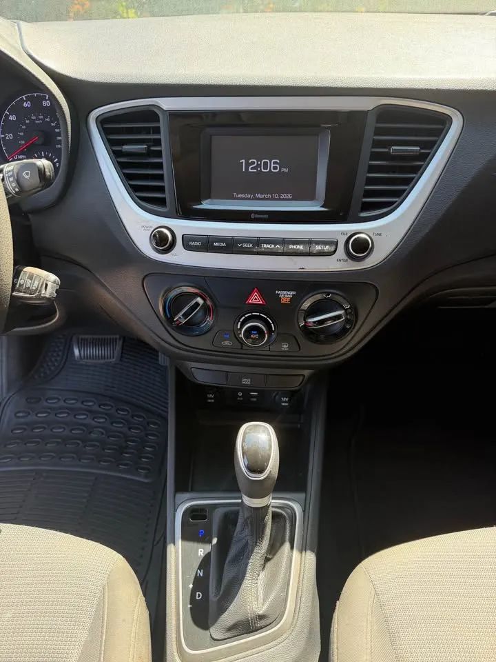 Hyundai Accent SE - Image 10