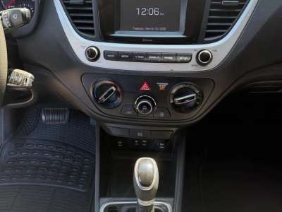 Hyundai Accent SE - Image 10