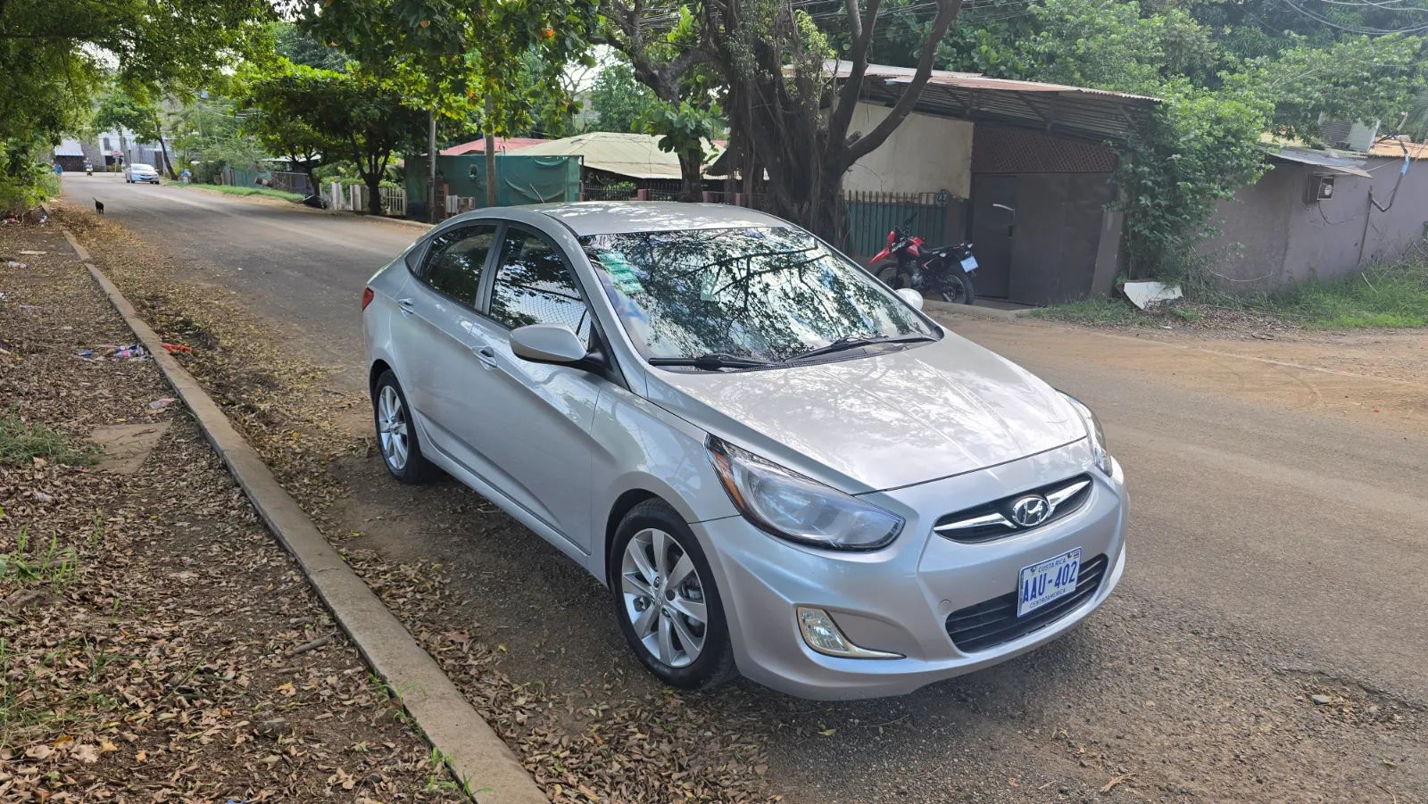 Hyundai Accent - Image 2