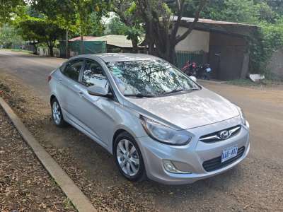 Hyundai Accent - Image 2