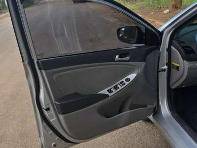 Hyundai Accent - Image 3
