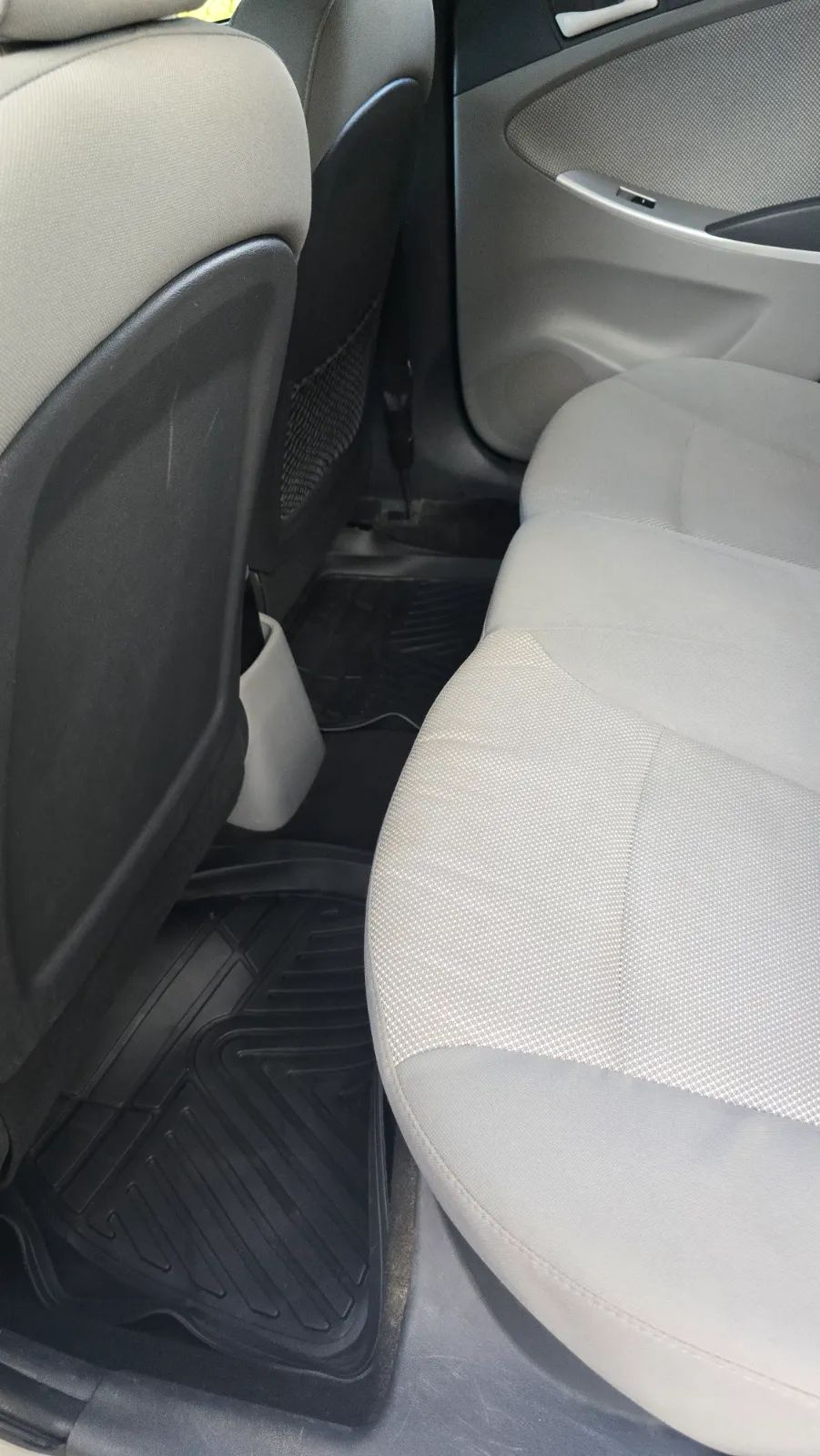 Hyundai Accent - Image 4