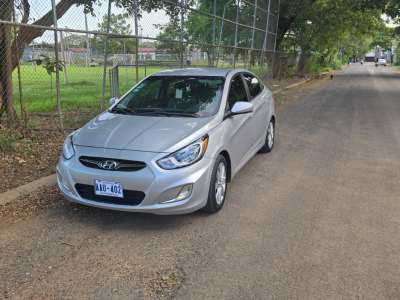 Hyundai Accent - Image 7