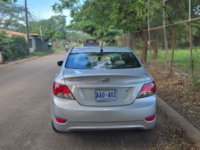 Hyundai Accent - Image 8