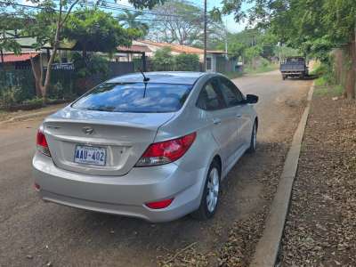 Hyundai Accent - Image 9