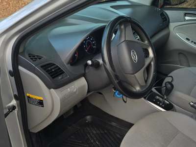 Hyundai Accent - Image 12