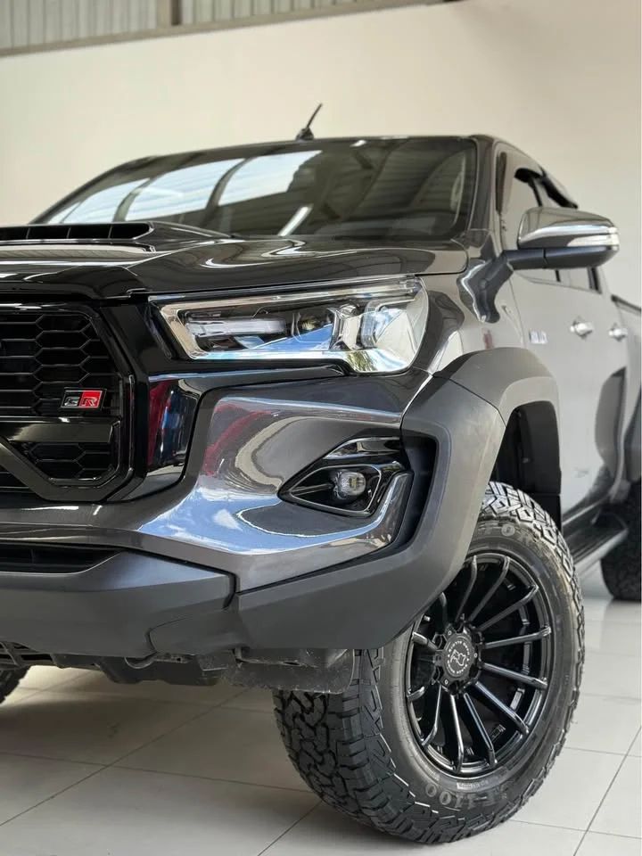 Toyota Hilux - Image 2