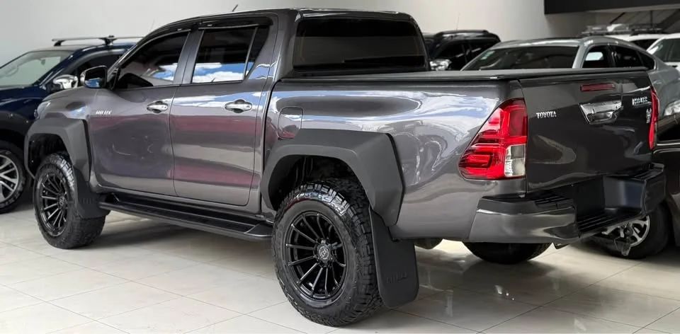 Toyota Hilux - Image 5
