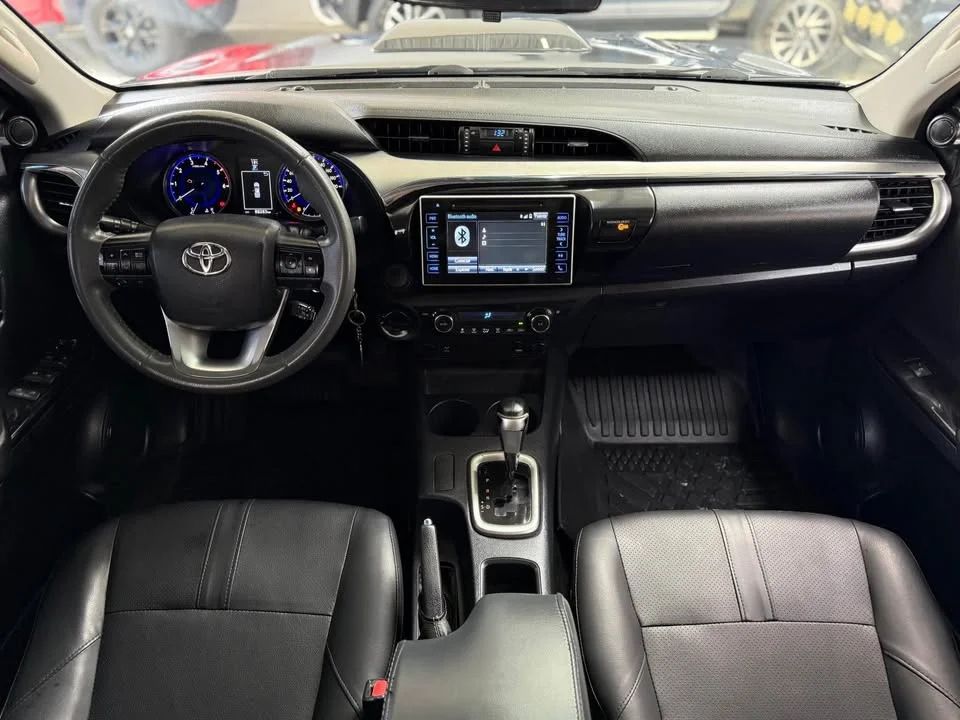 Toyota Hilux - Image 7