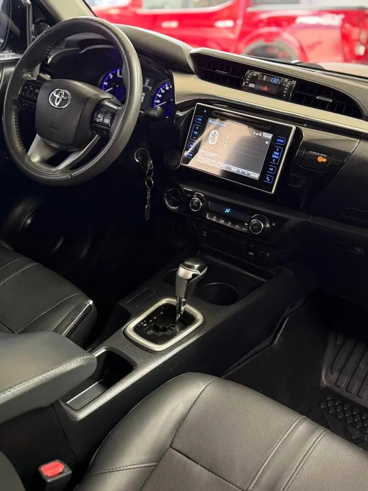 Toyota Hilux - Image 8