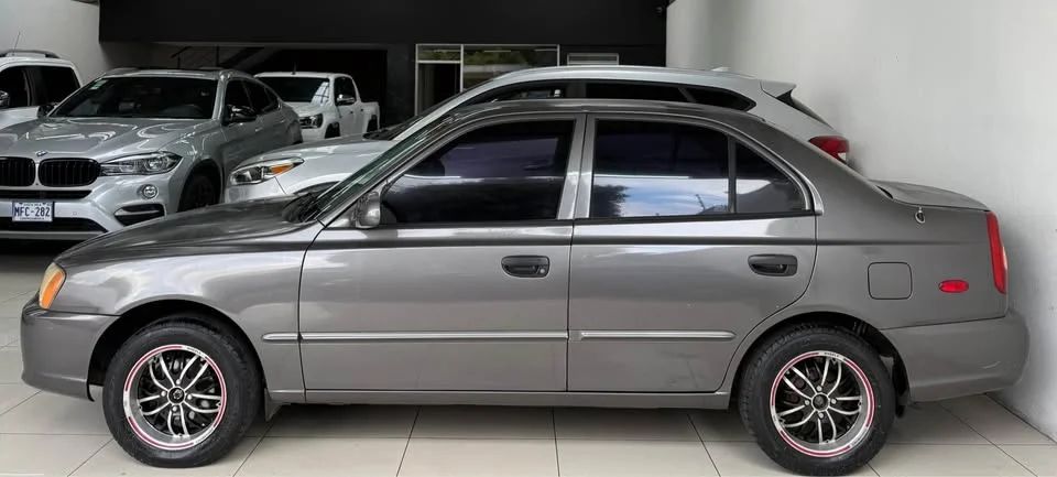 Hyundai Accent - Image 3