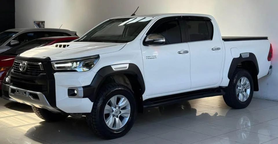 Toyota Hilux - Image 2
