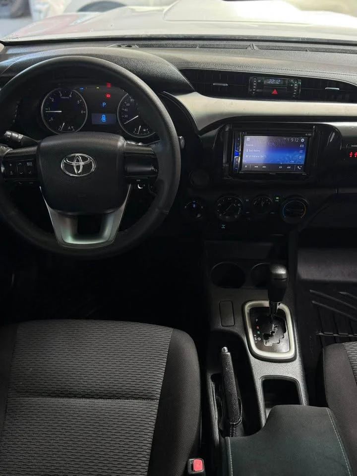 Toyota Hilux - Image 7