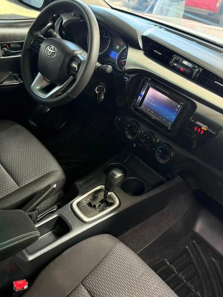 Toyota Hilux - Image 8