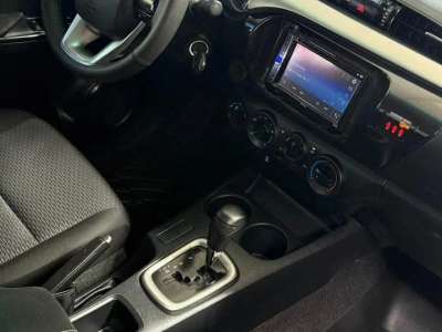 Toyota Hilux - Image 8