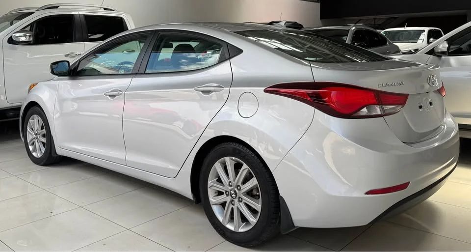 Hyundai Elantra - Image 4