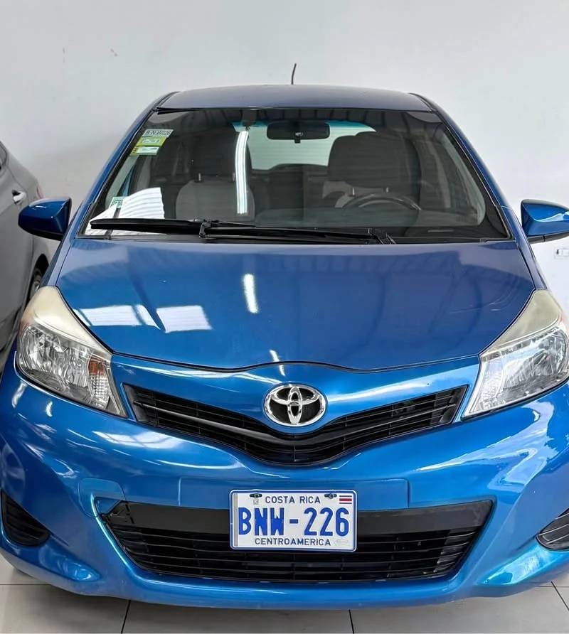 2013 Toyota Yaris Hatchback LE