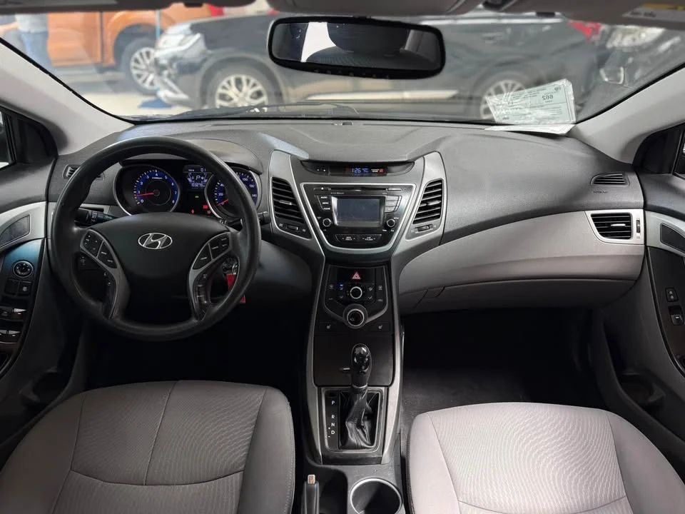 Hyundai Elantra - Image 7